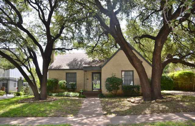 Charming Bungalow in desirable Berkeley! - 2221 Stanley Avenue, Fort Worth, TX 76110