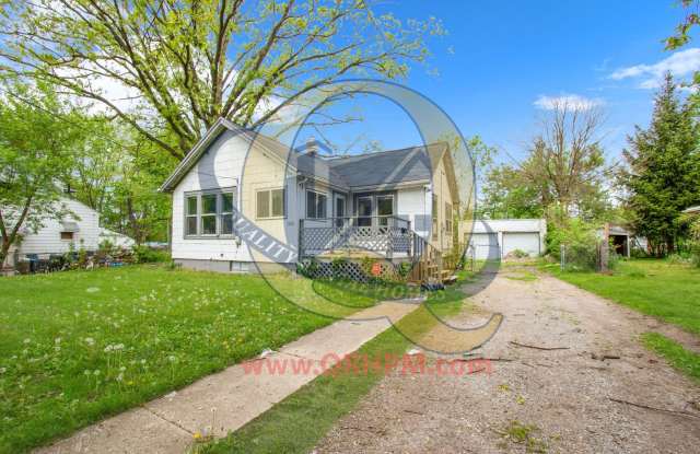 Available Now! 2 beds with Garage! photos photos