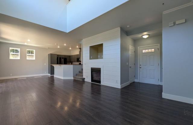 Beautiful 3-Bedroom, 2-Bath Home In The Barger Area of Eugene photos photos