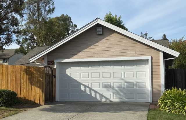 Single Story 2 Bed 2 Bath in the Solar Village Neighborhood! Gallery 1