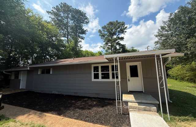 Newly Updated 3 Bedroom Home with Bonus Room in Rossville! photos photos