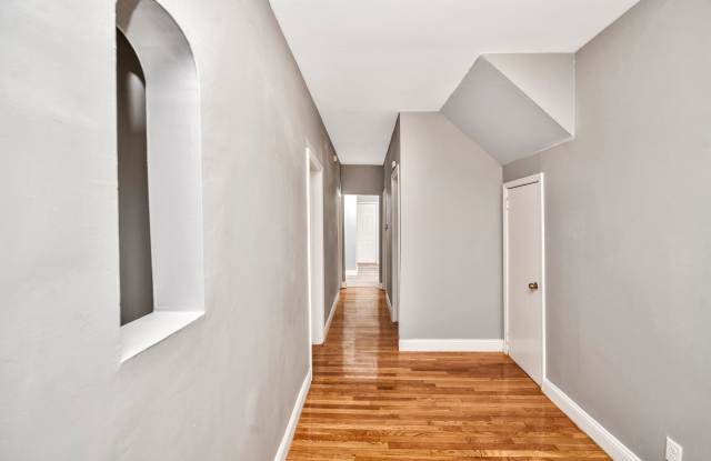 352 Norfolk St Gallery 1