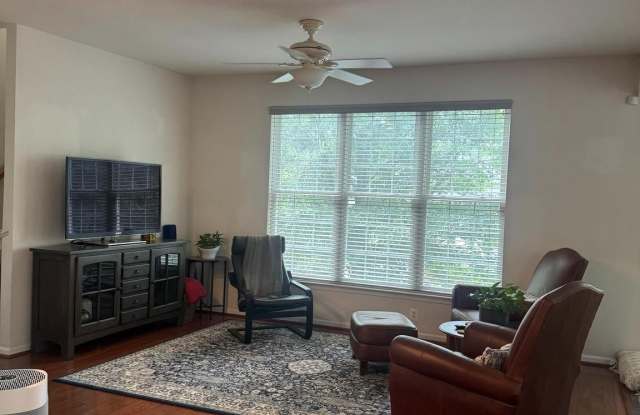 138 IVY HILLS Terrace Gallery 4