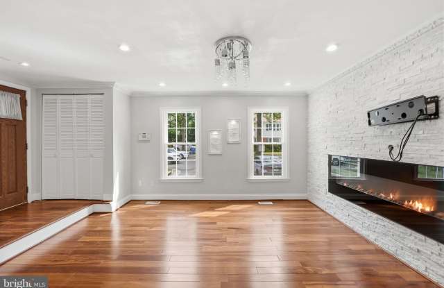 8562 TYROLEAN Way Gallery 4