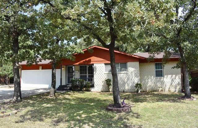 7129 Robinhood Lane - 7129 Robinhood Lane, Fort Worth, TX 76112