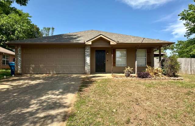3 Bedroom 2 Bath Rental in Whitehouse ISD! Available Now! - 227 Willowbrook Lane, Whitehouse, TX 75791 3 Bedroom 2 Bath Rental in Whitehouse ISD! Available Now! - 227 Willowbrook Lane, Whitehouse, TX 75791