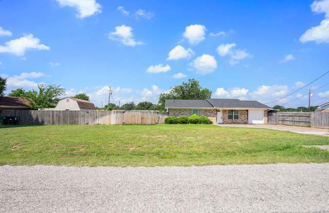 Country Living on a Large Double Lot! photos photos
