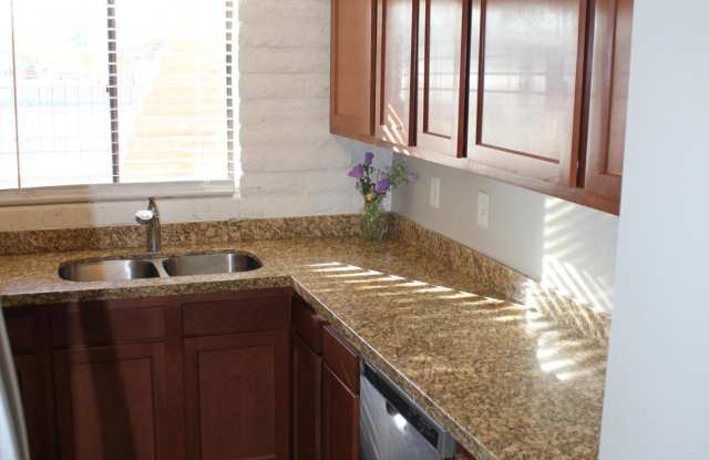 4402 E HUBBELL Street Gallery 3