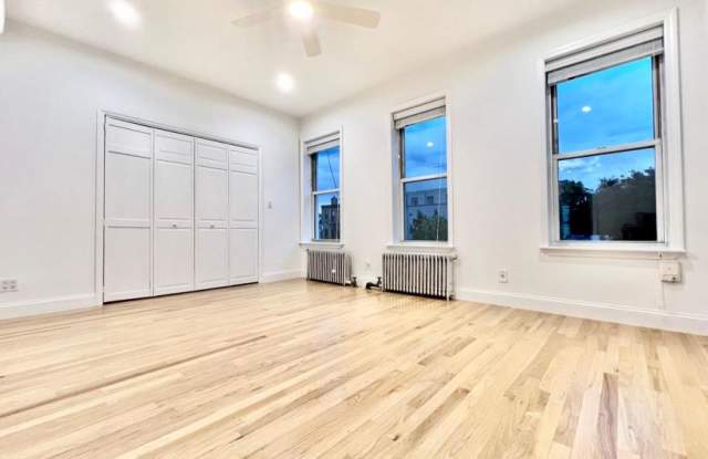669 MANHATTAN AVE. photos photos