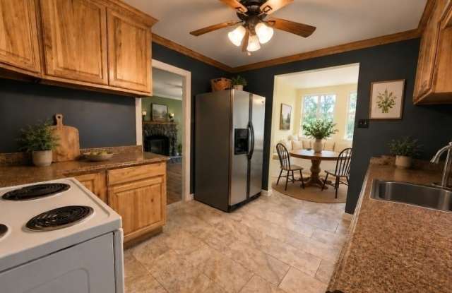180 Lakeside Dr Gallery 2