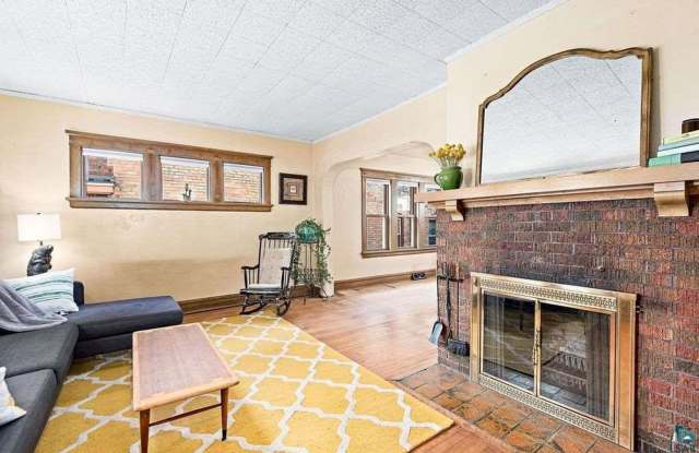 Available October - 3 Bedroom House with a Huge Garage! photos photos