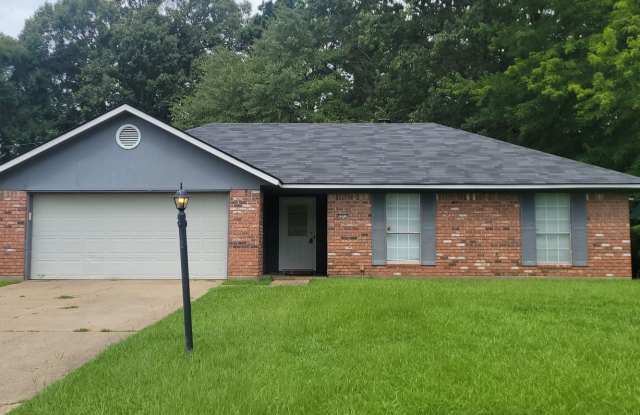 Beautiful 3 bedroom/2 bath with fireplace and huge covered back patio! photos photos