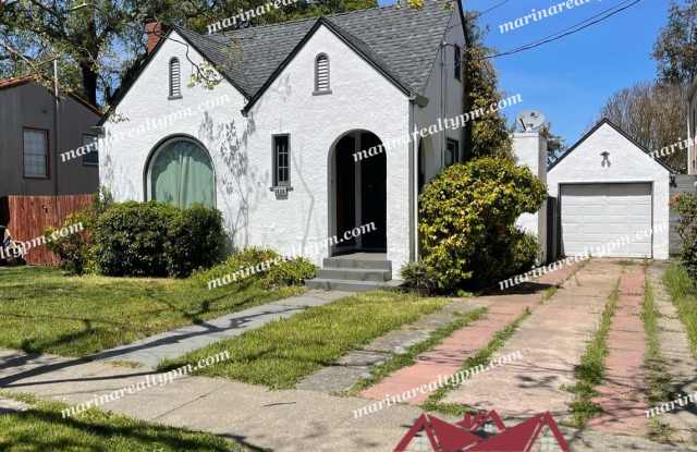 Charming Tudor Style Home 2 bedroom 1 bath (Pet Friendly) - 1434 Beach Street, Vallejo, CA 94590