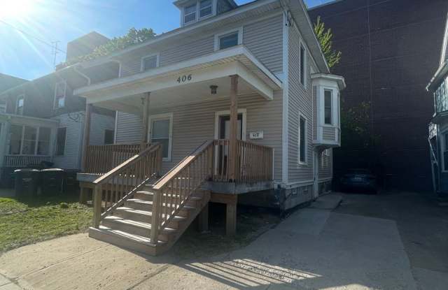 Seven Bedroom Available for Rent; 2027-2028 Term | Fits 8-9 Comfortably! Gallery 1