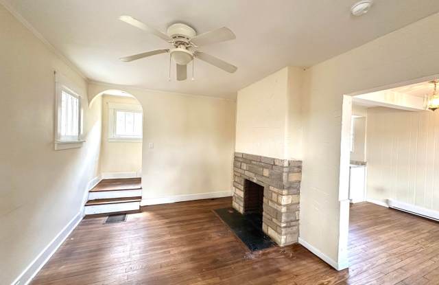 2 Bed 1 Bath home in Beechview - Close to Downtown, Public Transit - Available NOW Gallery 3