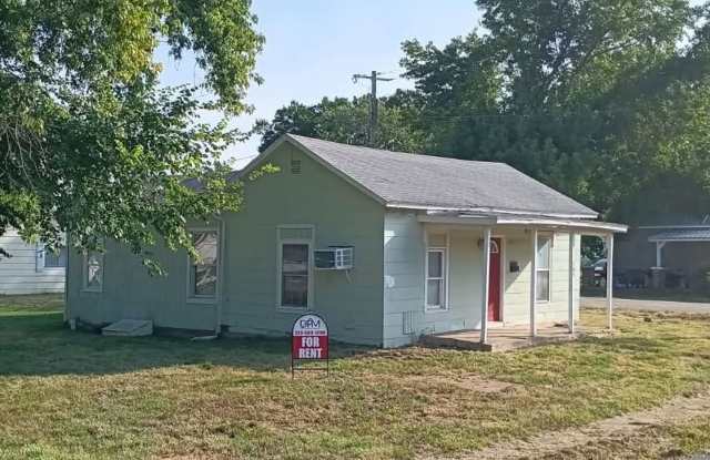 Pet-Friendly 2 BR / 1 BA Single-Family Home – Available for Rent! Gallery 1