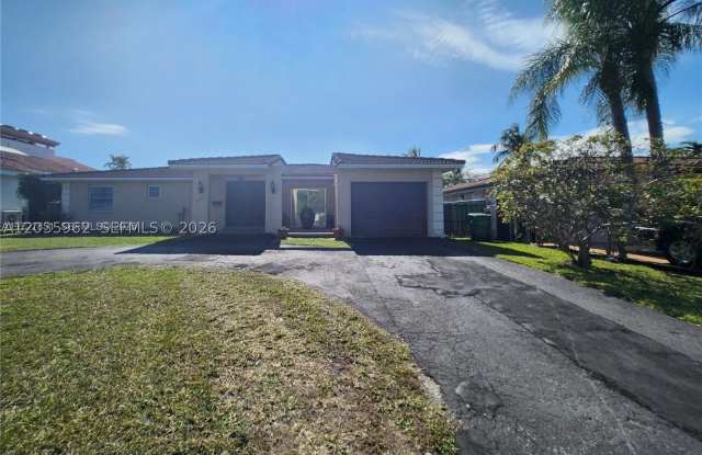 8764 SW 54th Ter photos photos