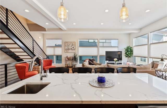 706 University Court Gallery 4