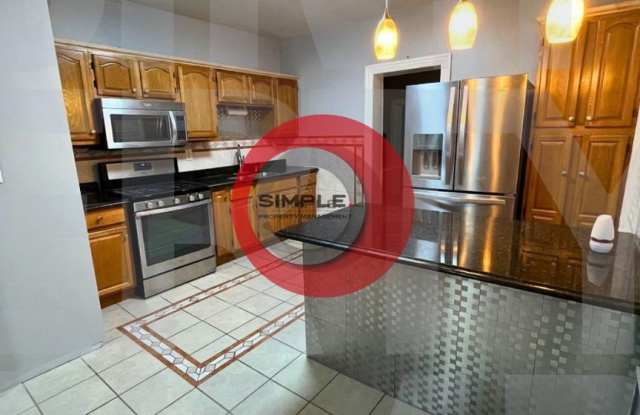Huge 4-bedroom 2.5-bathroom house... photos photos