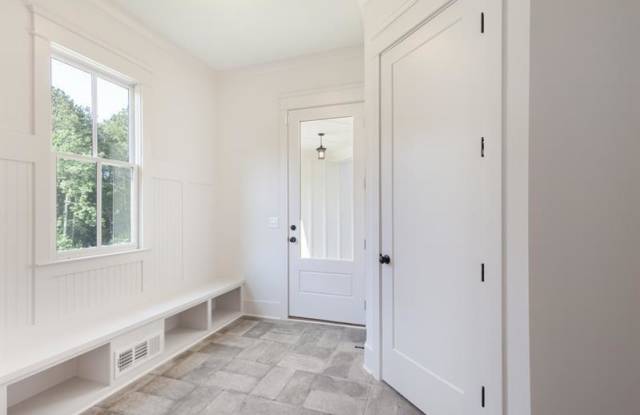 200 Von Lake Court Gallery 4