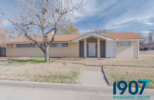 1213 South Holly Avenue - 1213 South Holly Avenue, Yukon, OK 73099