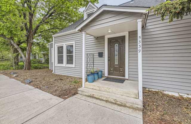 Charming 3BR House in Littleton - 5339 South Windermere Street, Littleton, CO 80120