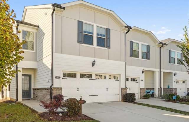 5562 Plain Field Lane Gallery 1