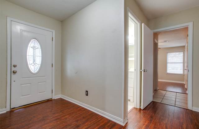 101 Teakwood Drive Gallery 4