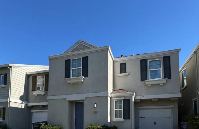 !!Get $200 OFF!! 3BR SFR w/ Tandem Garage  Fenced Yard near Boxwood St photos photos