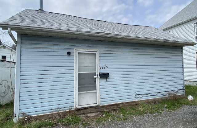 806 1/2 Oak St photos photos
