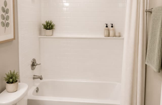 Whispering Pines Apartments Gallery 4