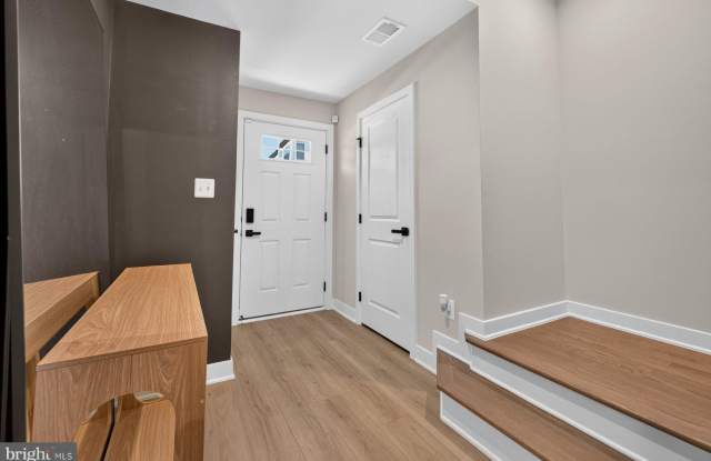 16108 MEADOW GLENN Drive Gallery 3