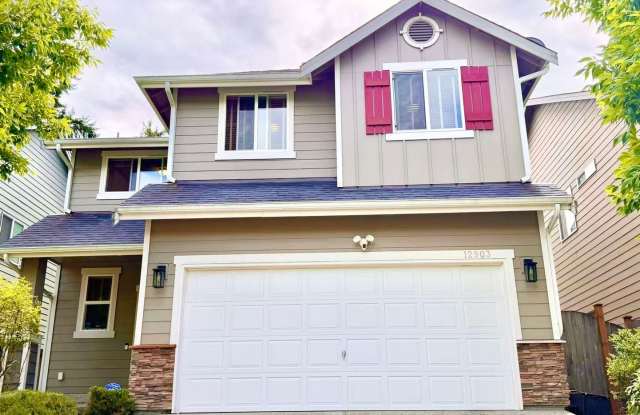 Stunning 4BR Woodmark Home with Office,A/C & Tesla Charger - Walk to Top Schools! photos photos
