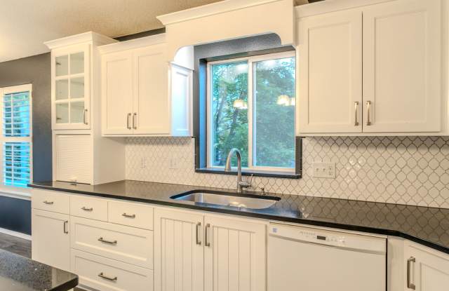 Executive Property with River Access Gallery 4