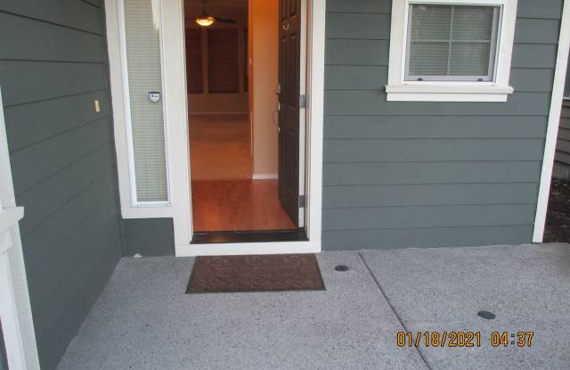 4 Br 2.5 bth + Loft!  Large Rooms, 2 car- garage, Neighborhood Park !  Fenced backyard Gallery 3