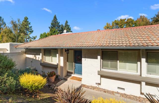 Single Level Townhouse Gallery 1