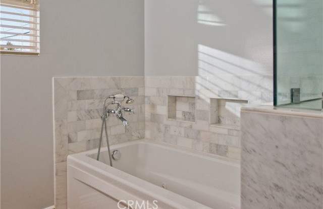 17343 Martha Street Gallery 4