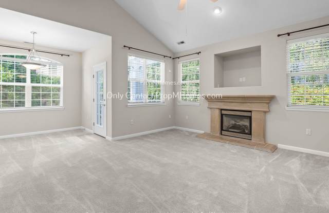 Elegant Condo with Dual Balconies and Spacious Two-Car Garage! photos photos