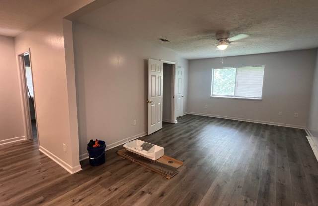 Newly renovated 2 bedroom on Barber St.! Gallery 4