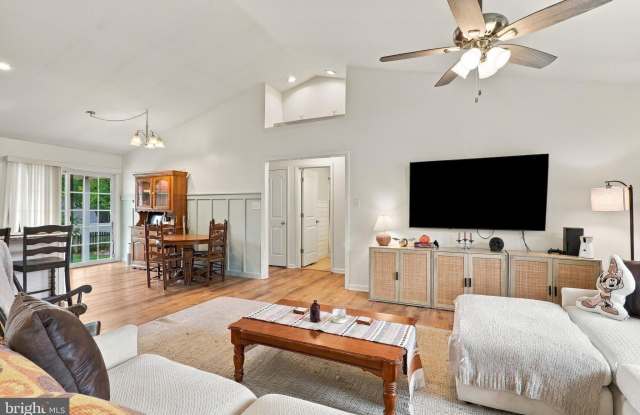 238 BASIN Drive Gallery 2