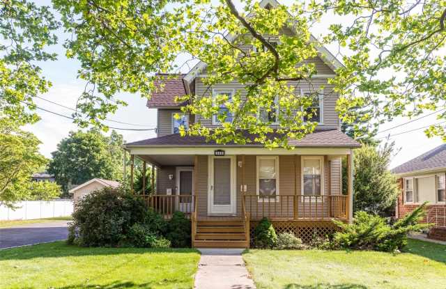 549 Scranton Avenue photos photos