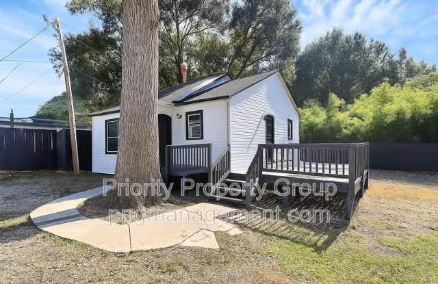 1104 1/2 Linwood Road photos photos