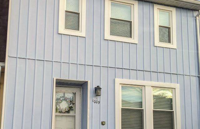 1009 Charles St - 1009 Charles Street, Herndon, VA 20170