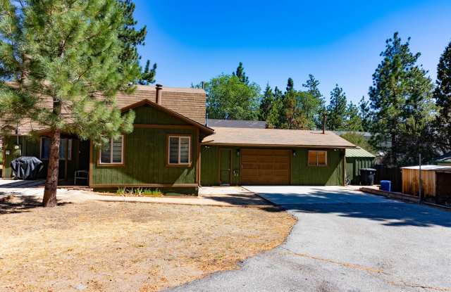 Cute Spacious Gambrel in Sugarloaf with Garage photos photos