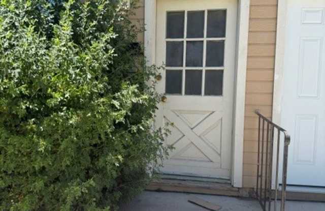 Light and Bright Two bedroom One bath Condo on the West side of Carson Gallery 3