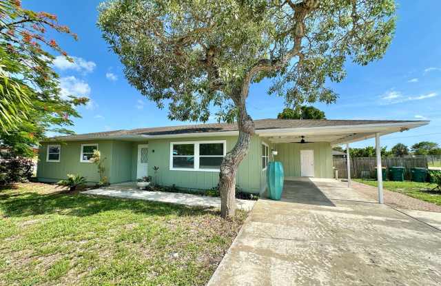 ** 3 BED / 2 BATH SINGLE FAMILY ** ANNUAL **  NAPLES GARDENS ** photos photos