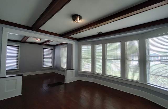 Midtown Charm with a Modern Touch Gallery 4