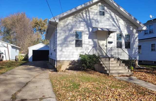 1369 Chicago St - 1369 Chicago Street, Green Bay, WI 54301