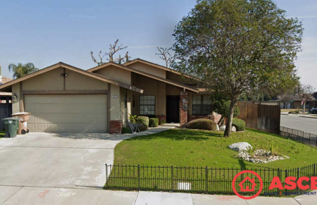 Spacious 4BD/1.5BA Home in Bakersfield’s 93311, Washer/Dryer Hookups & Fully Equipped Kitchen! Gallery 1