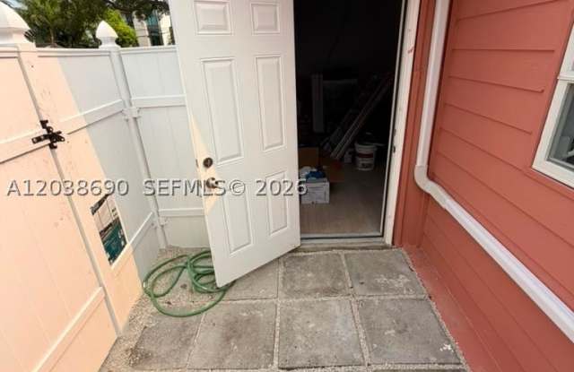 1111 N Victoria Park Rd photos photos